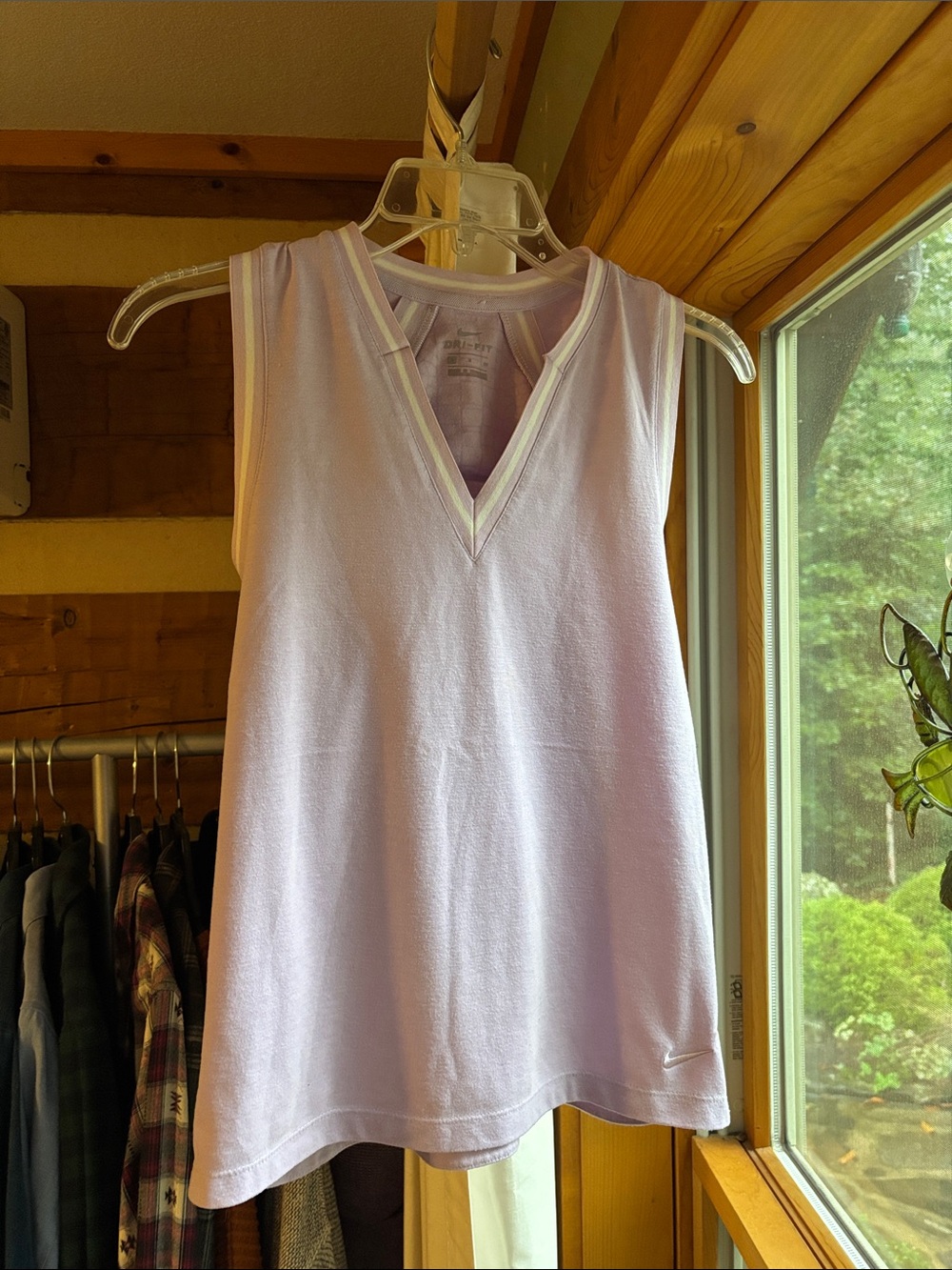 Nike Women's Light Lavender V-Neck Sleeveless Tank Top